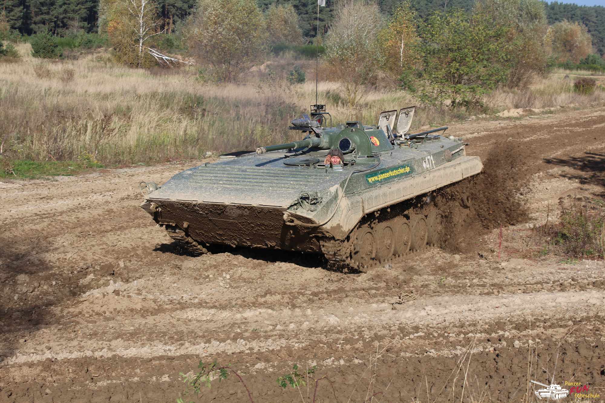 Panzerfahrer auf dem Hindernisgel&auml;nde der Panzerfunfahrschule